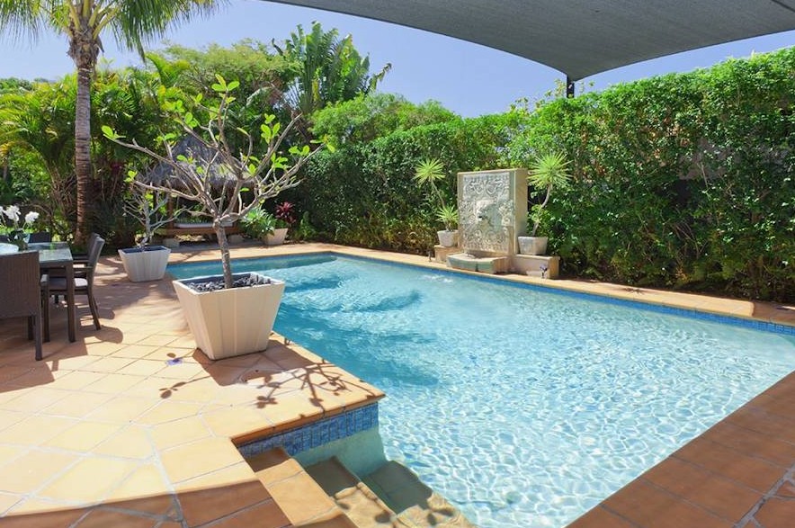 Hiring a Pool Contractor to Install an Inground Swimming Pool: An 800-Word Guide